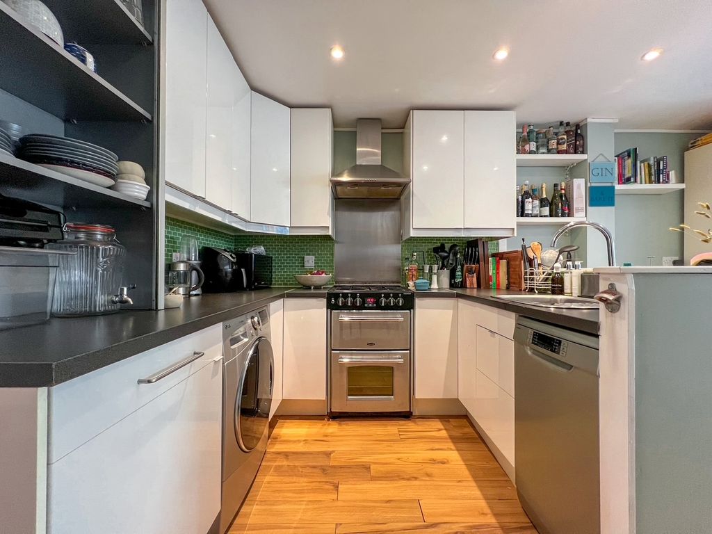 Property photo 2 of 23