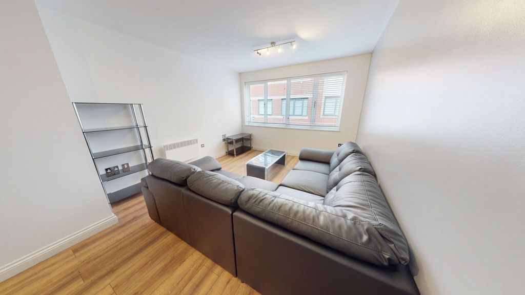 2 bed flat to rentMint Drive, Hockley B18 photo 5