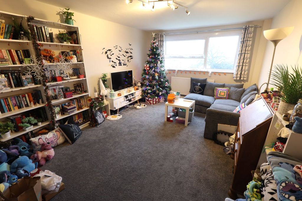 Property photo 1 of 9 Living Room