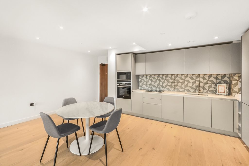 Property photo 2 of 12 Clarendon Court