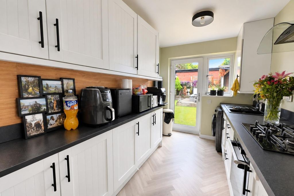 Property photo 3 of 21 Kitchen1.Jpg