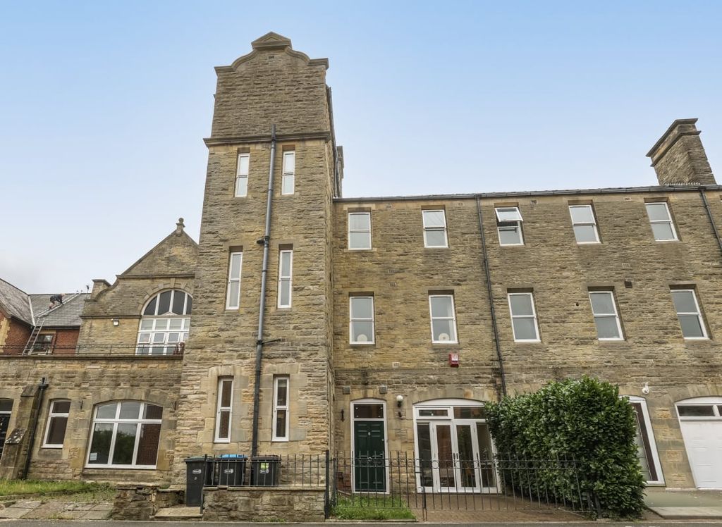 Property photo 1 of 28