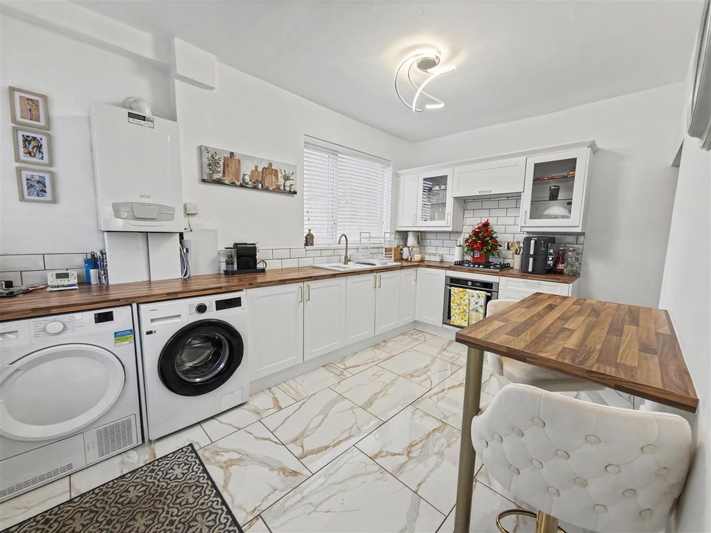 Property photo 3 of 8 Kitchen/Diner