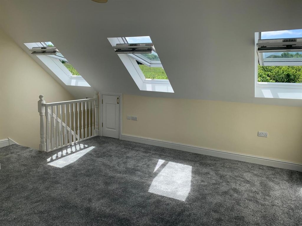 Property photo 3 of 17 Loft Bedroom 5.Jpg