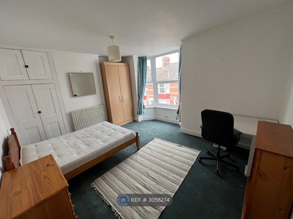 Property photo 2 of 8 Bedroom 1
