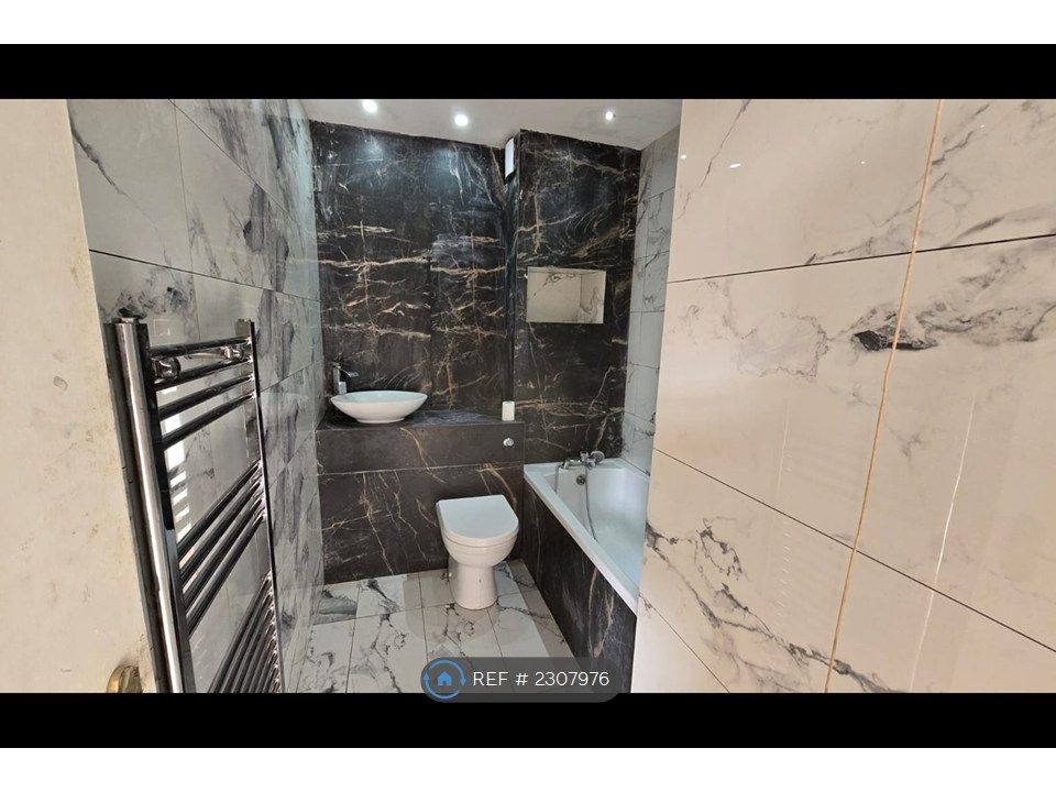 Property photo 1 of 7 Bathroom