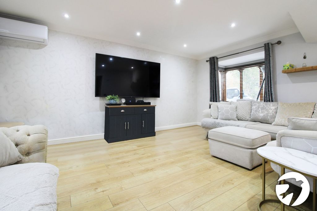 Property photo 3 of 16 Picture No. 09