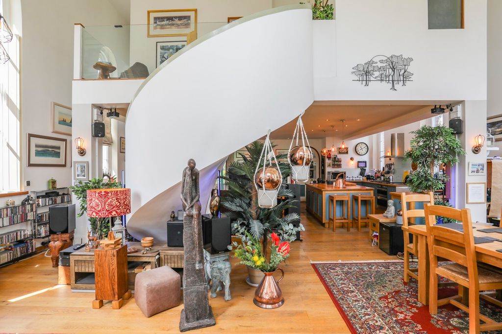 Property photo 3 of 27 9T5A7698