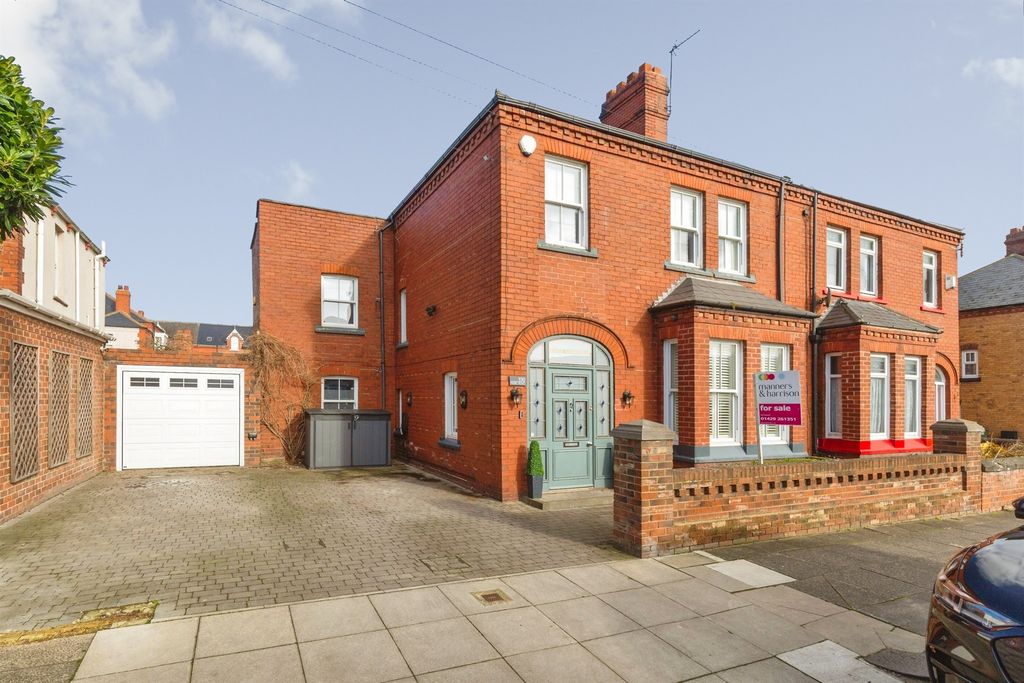 Property photo 1 of 19