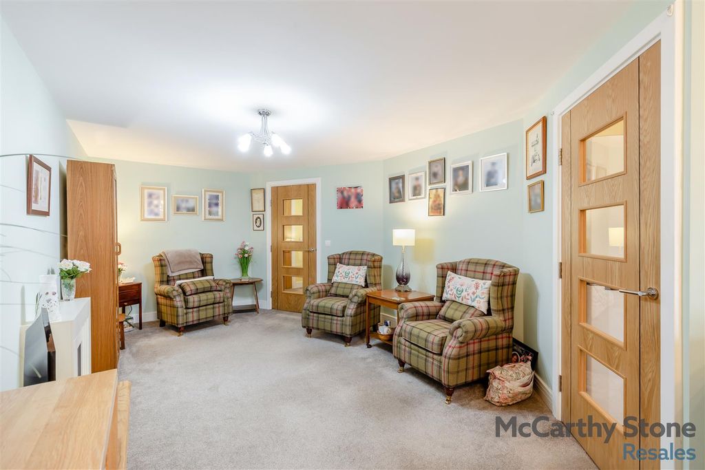 Property photo 3 of 25 8678156-Interior20.Jpg