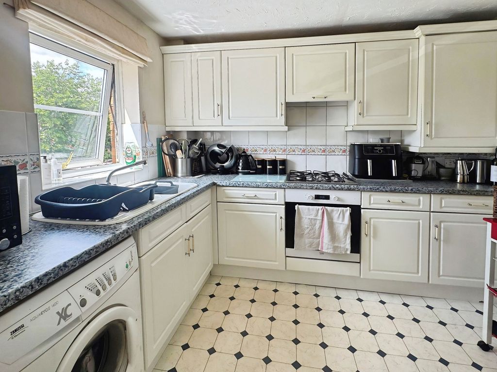 Property photo 3 of 11