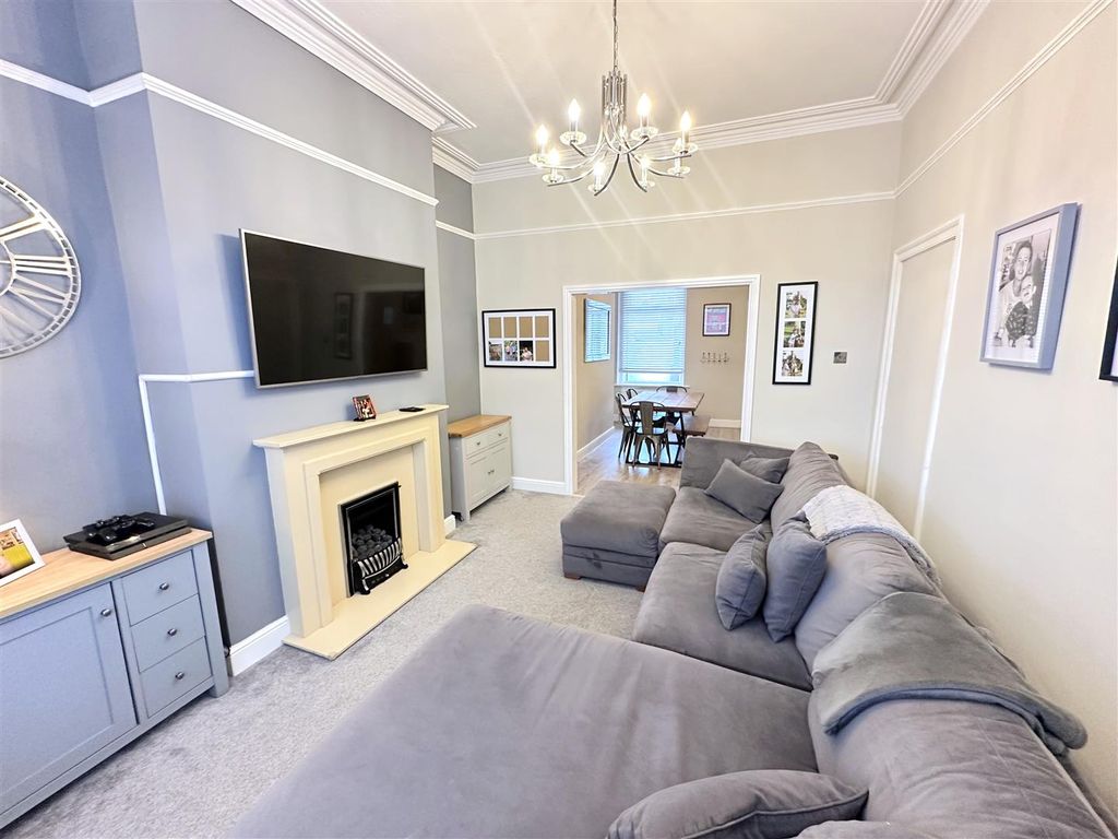 Property photo 2 of 29 Lounge