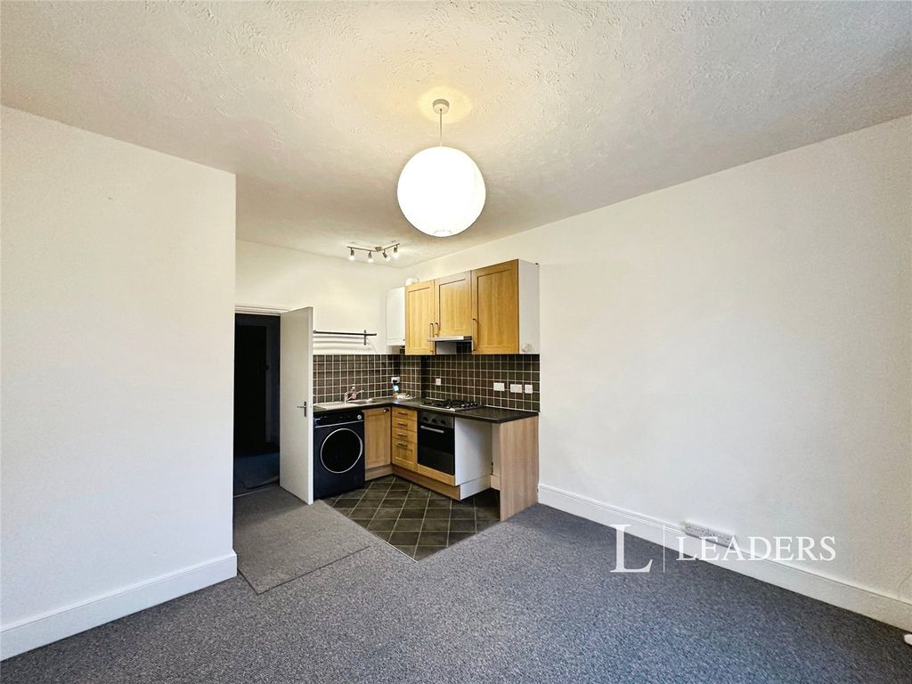 Property photo 2 of 8 Lounge/Kitchen