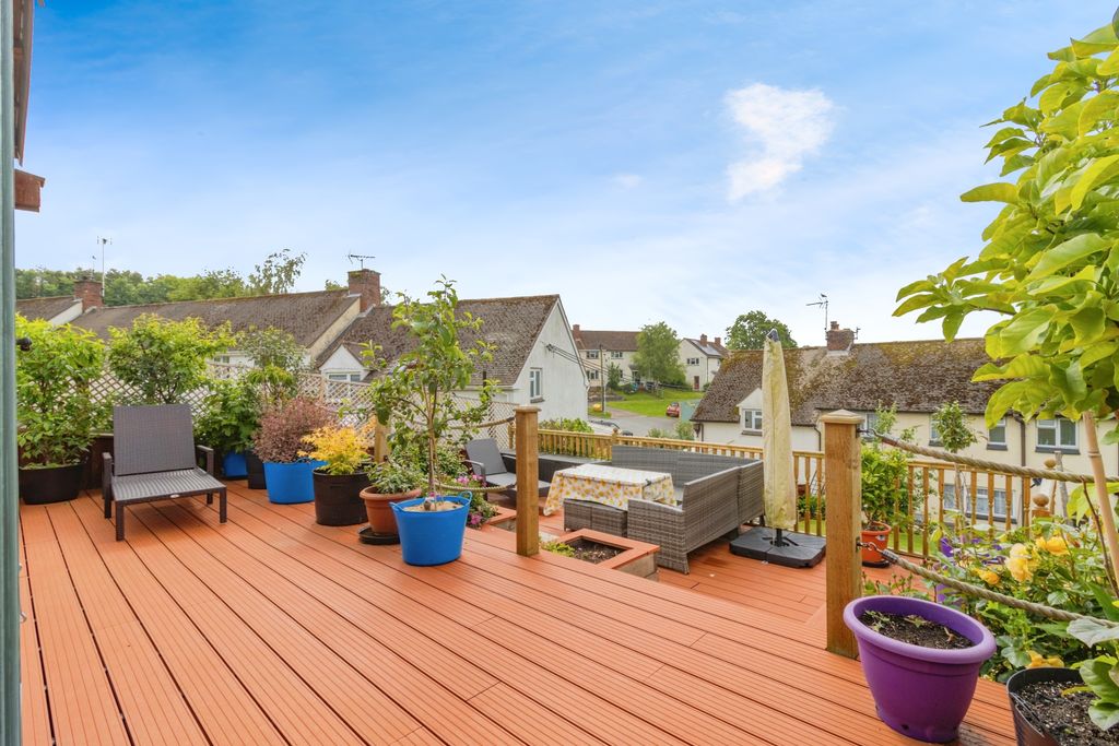 Property photo 3 of 16 Decking