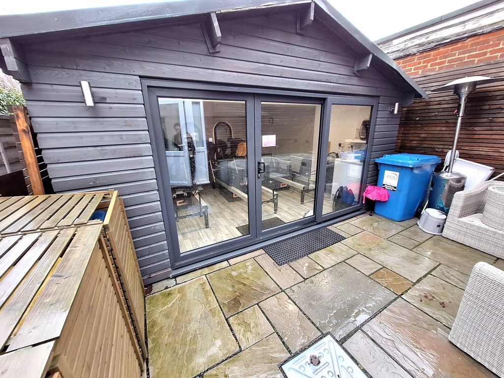 Property photo 2 of 4 High Street Cranleigh Gym