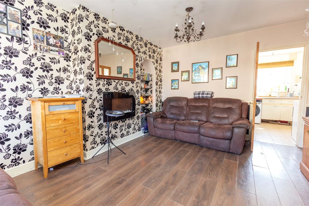 Property photo 2 of 12 Picture No. 15