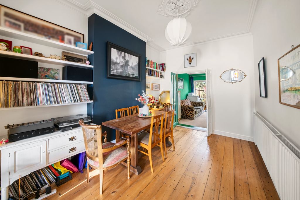 Property photo 3 of 19 Photo 9