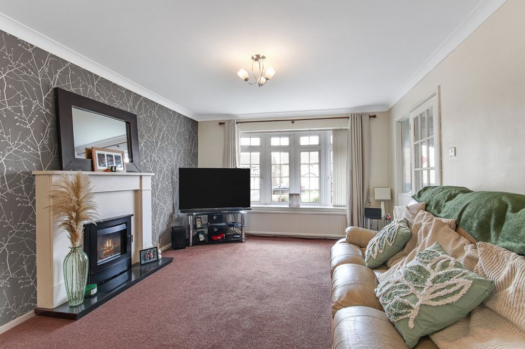 Property photo 2 of 24 Sitting Room