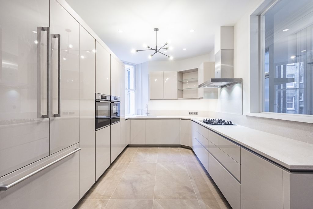 Property photo 3 of 28 40-Campden-Hill-C...