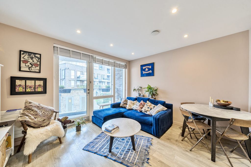 Property photo 1 of 18 Reception