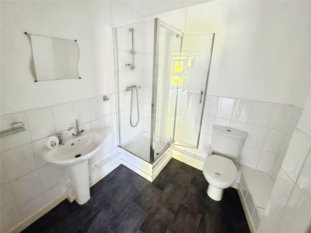Property photo 3 of 8 Picture No. 11