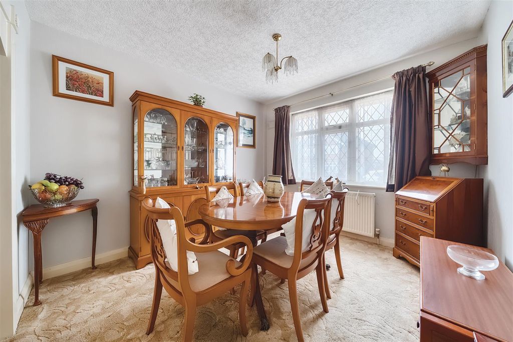 Property photo 3 of 10 Sherborne Way - Diner 1.Jpg