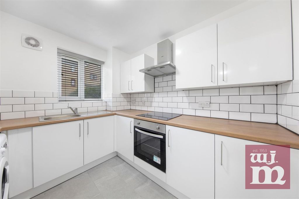 Property photo 2 of 10 Kitchen