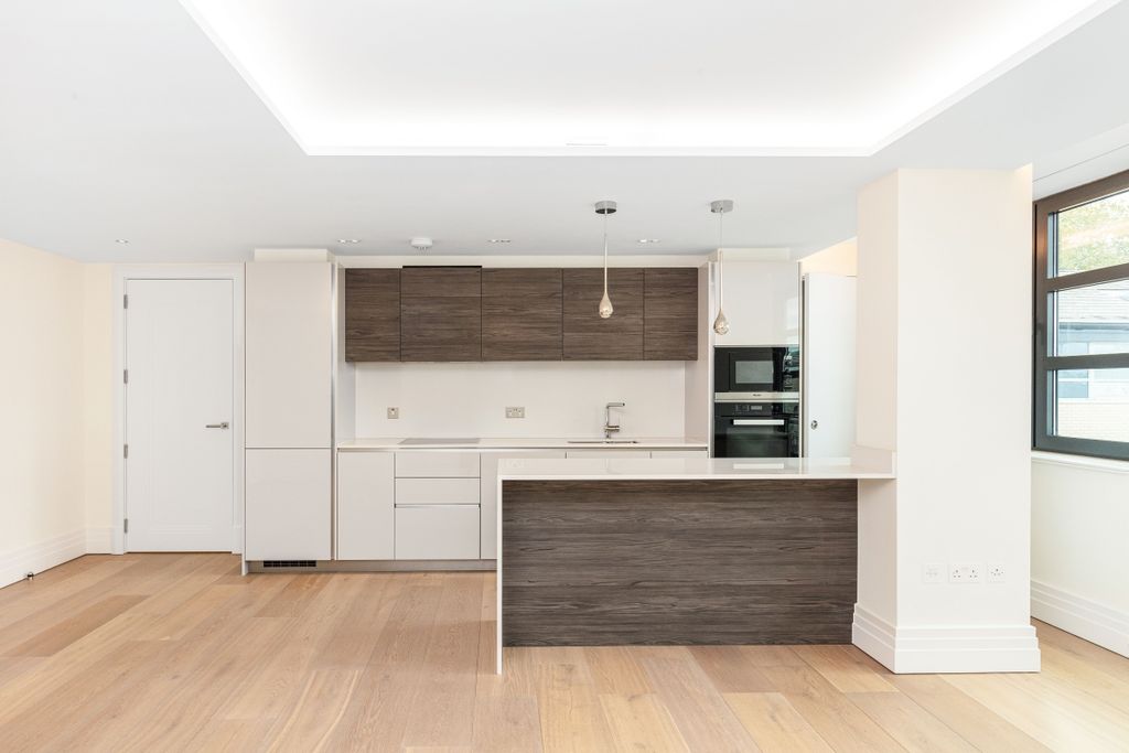 Property photo 3 of 11 Reception/Kitchen