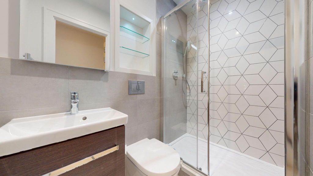Property photo 3 of 14 Bathroom