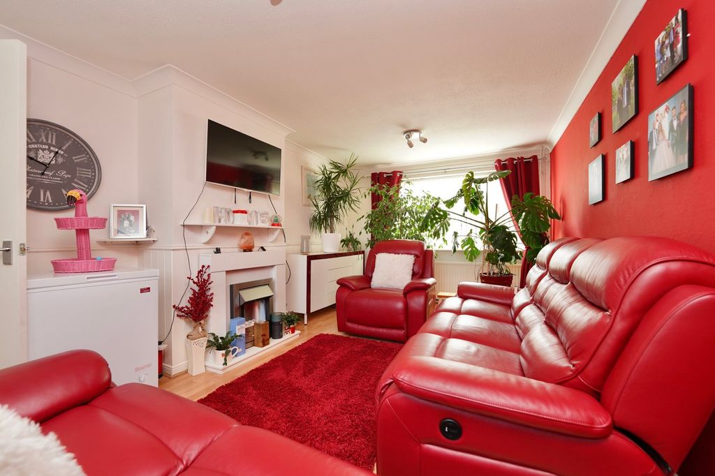 Property photo 3 of 12