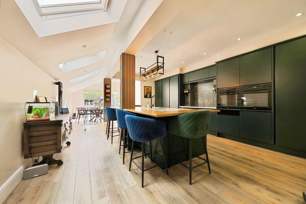 Property photo 3 of 18 5358527