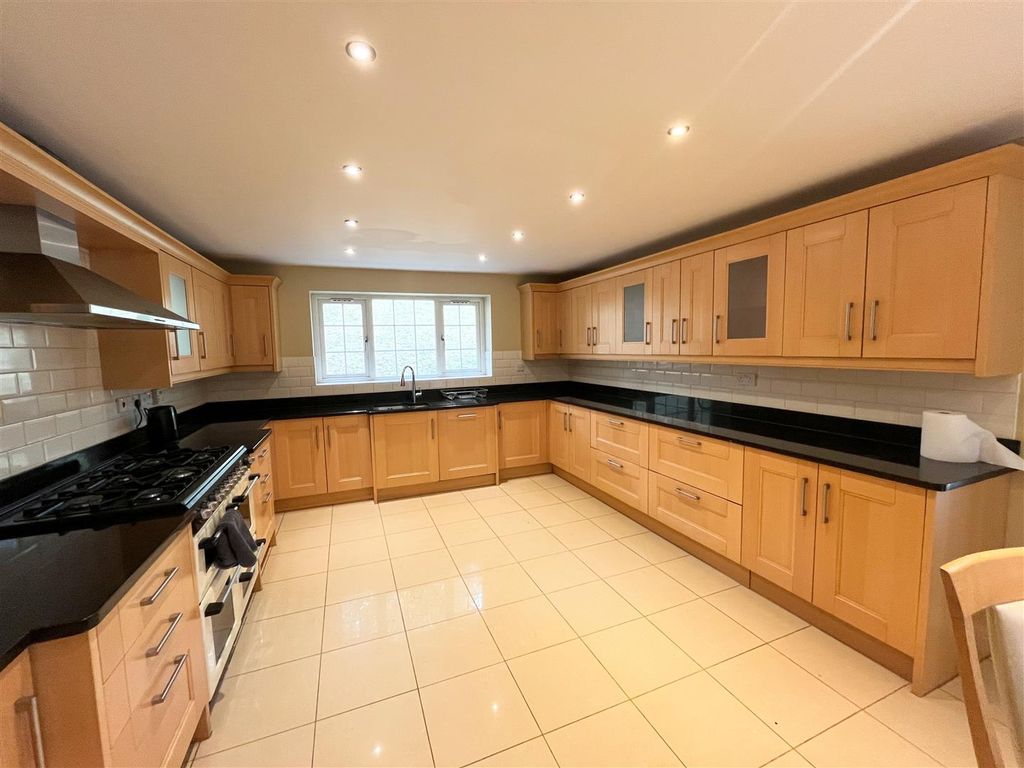 Property photo 3 of 23