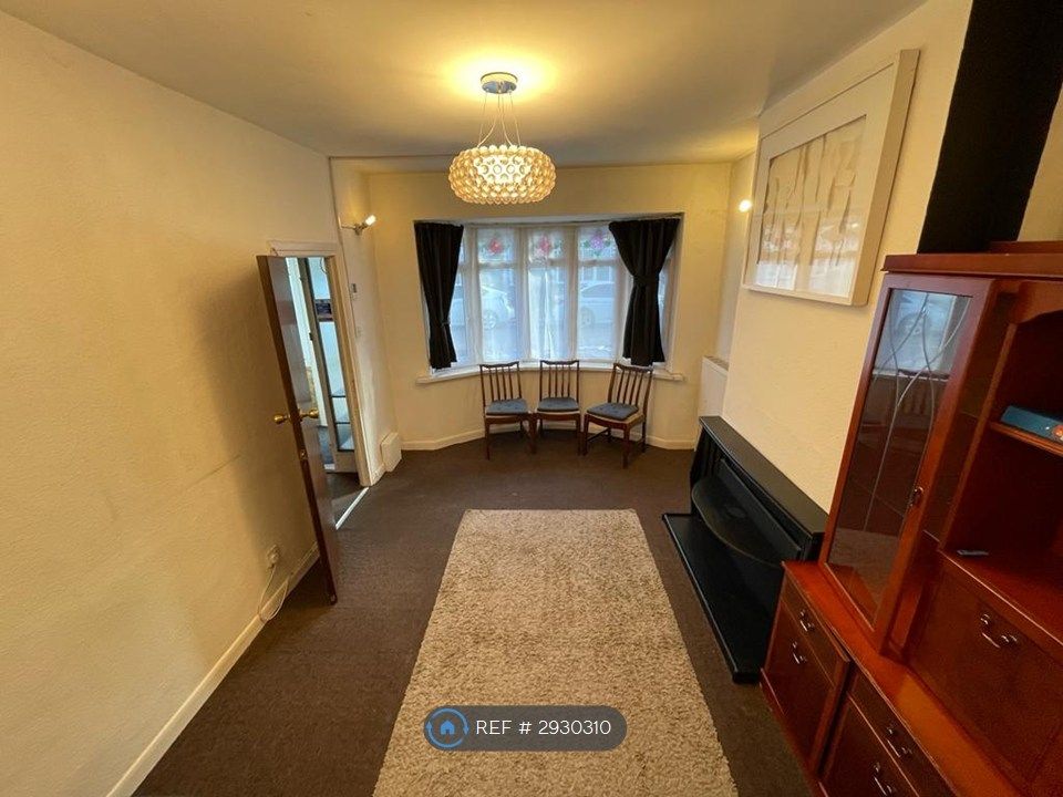 Property photo 1 of 16 Living Room