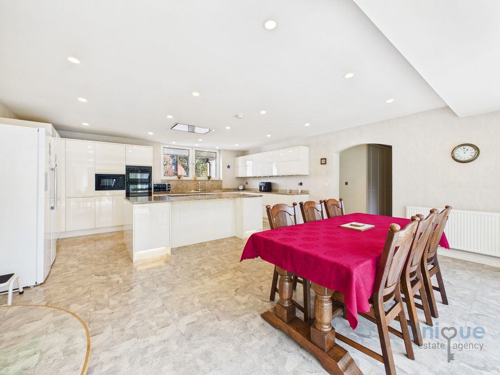 Property photo 3 of 27