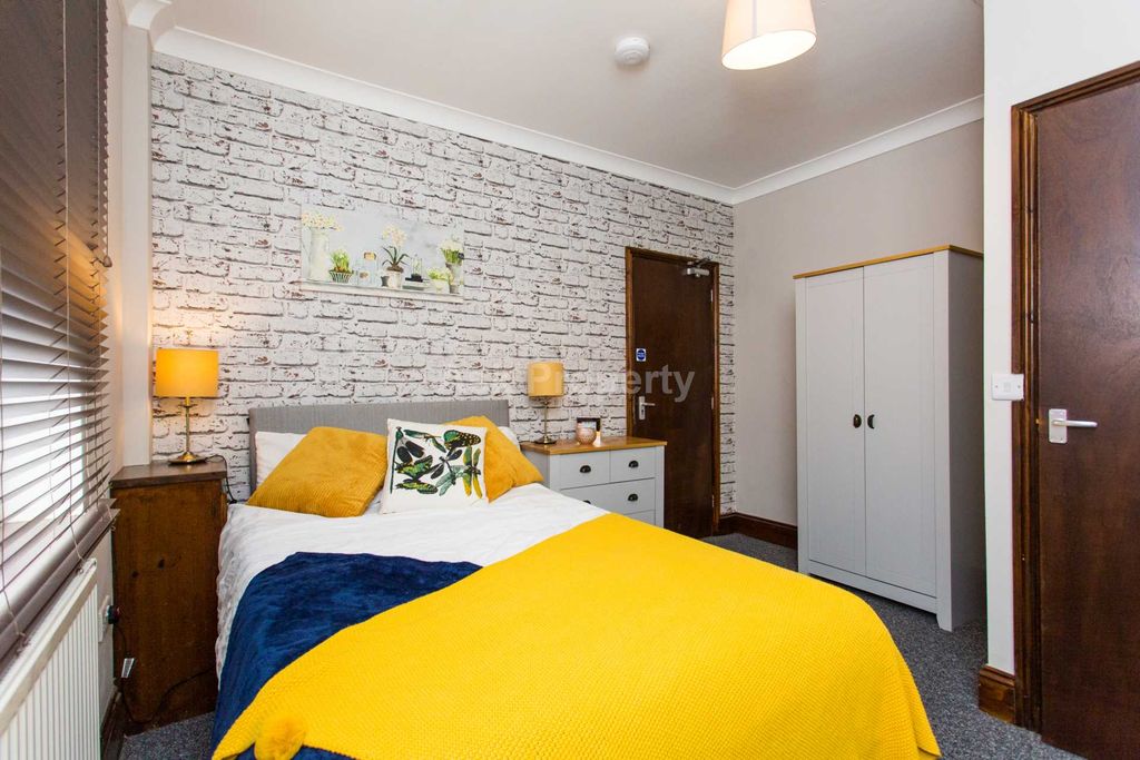Property photo 1 of 3