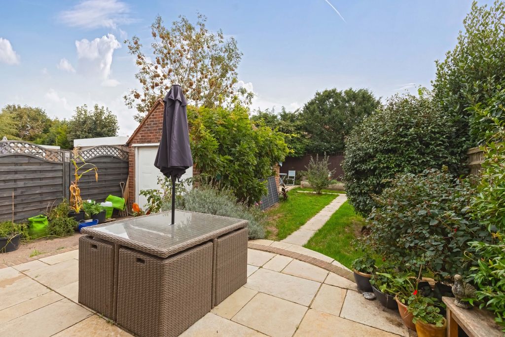 Property photo 3 of 20 Orchard Ave_15