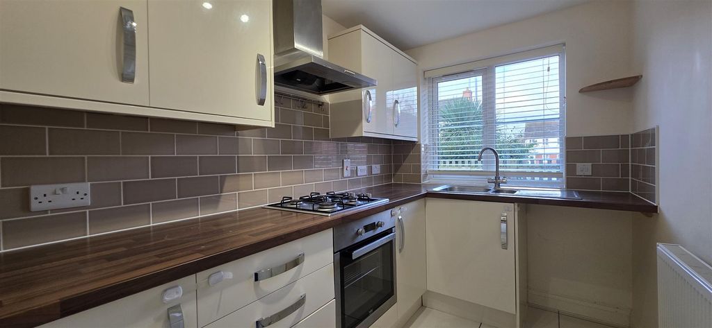 Property photo 2 of 6 Kitchen.Jpg