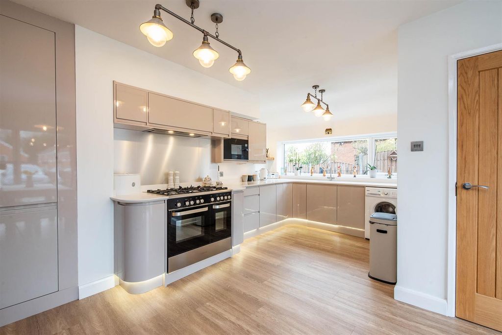 Property photo 1 of 30 Kitchen/Diner