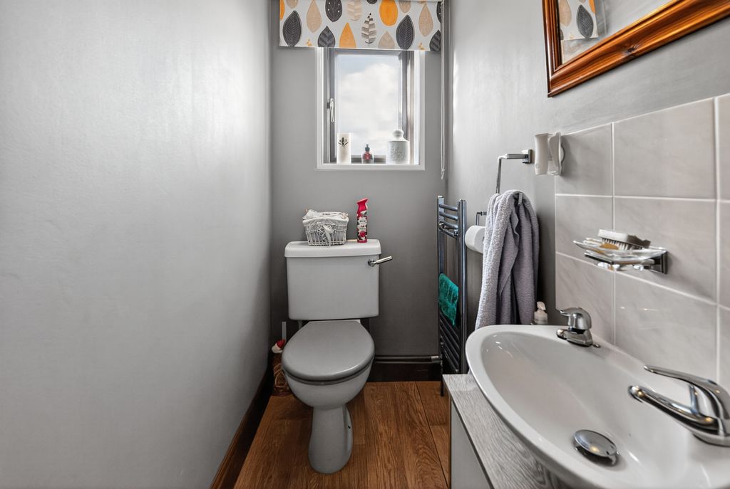 Property photo 2 of 19 Downstairs Cloakroom