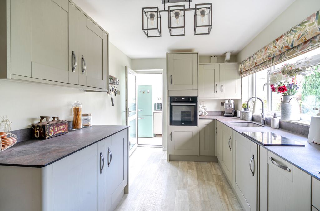 Property photo 3 of 25 1372231-8-68F8d12...