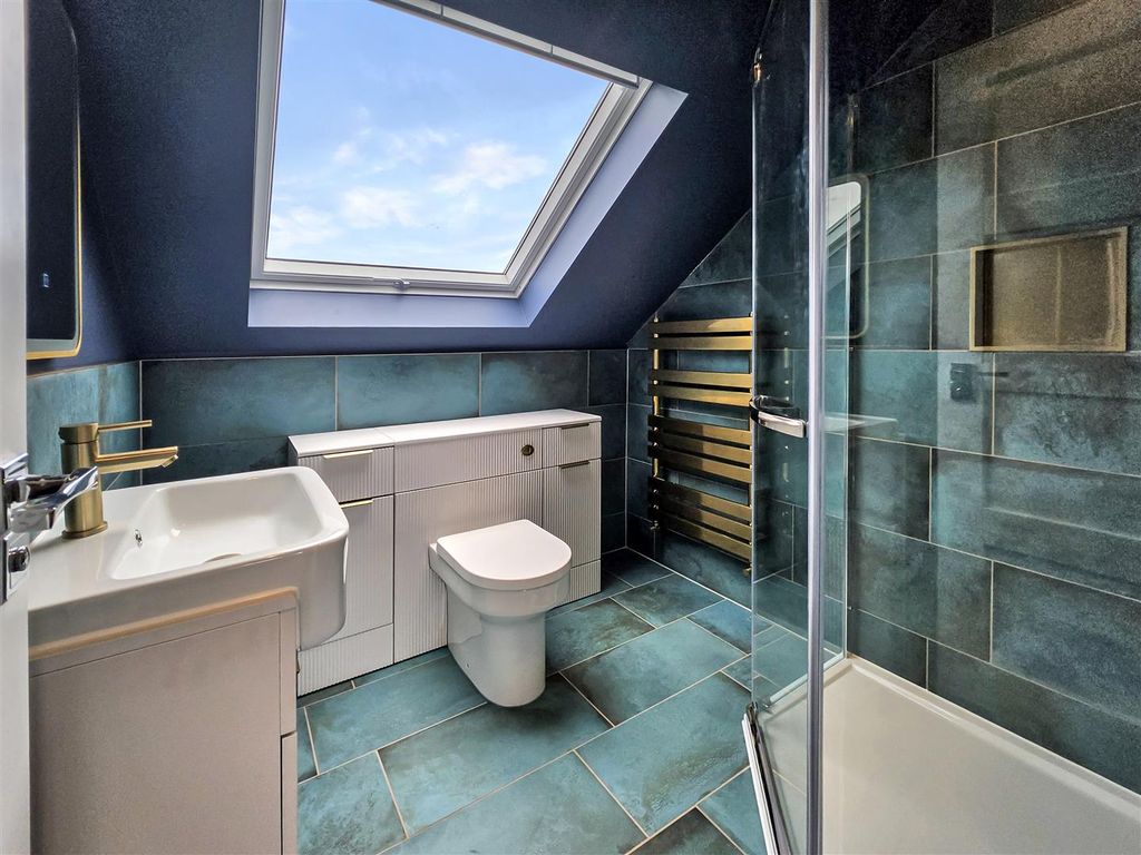 Property photo 3 of 17 Ensuite