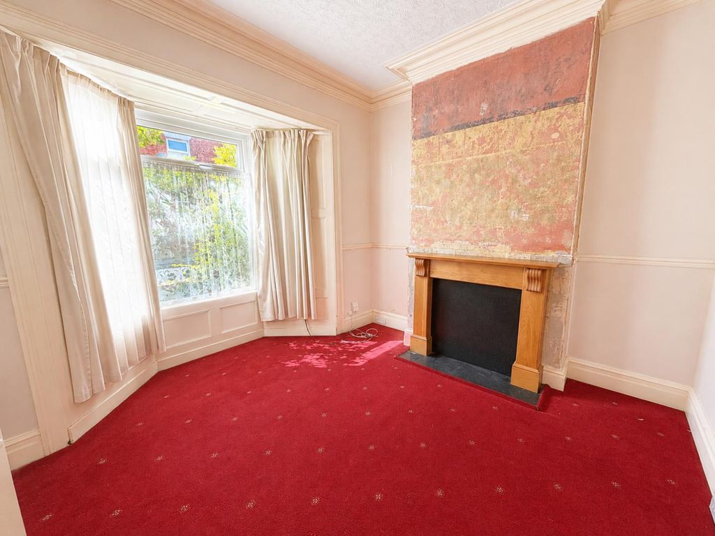 Property photo 2 of 8 Lounge