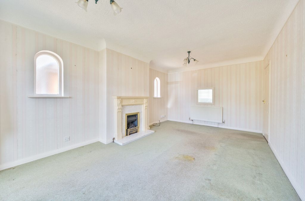 Property photo 3 of 11 1355428-22-68c7F8...