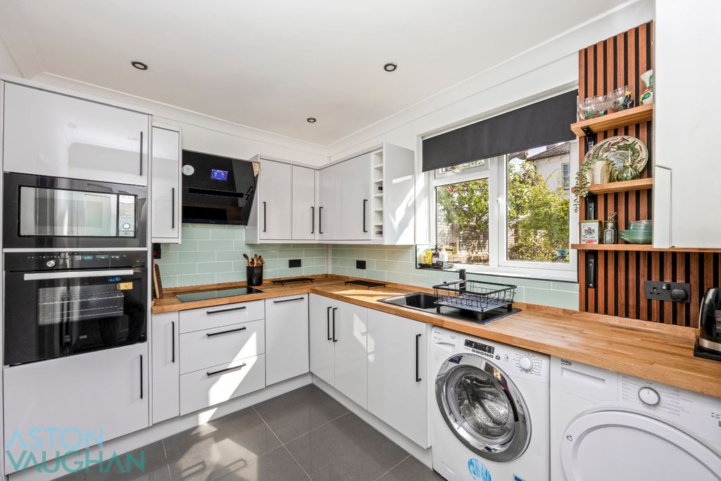 Property photo 3 of 18 5106335