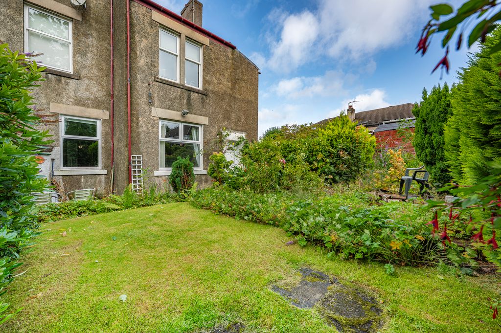 Property photo 2 of 25