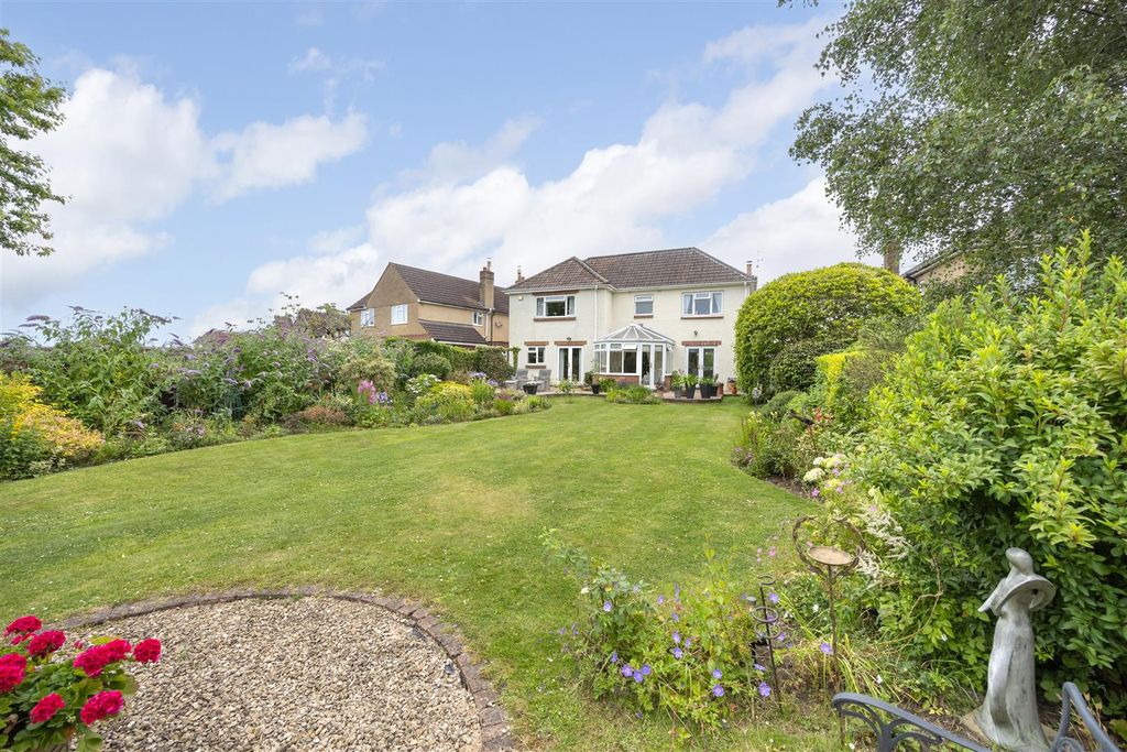 Property photo 2 of 30 42 Rowden Road_Chippenham_Sn15 2Au (29).Jpg