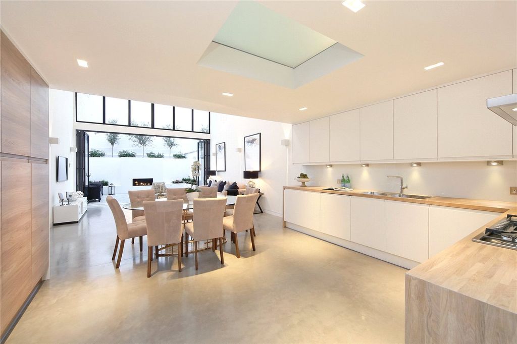 Property photo 3 of 14 Reception/ Dinning