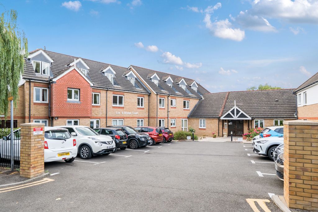 Property photo 1 of 10 1327305-1-687935F...