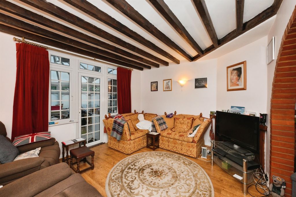 Property photo 2 of 20