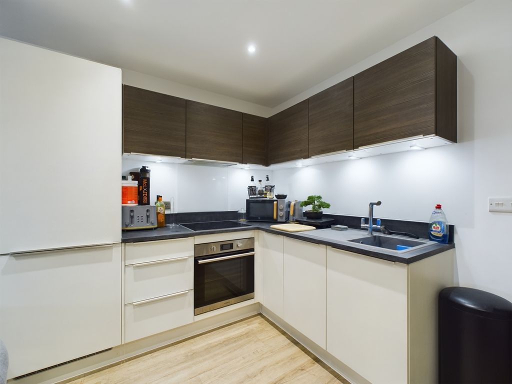 Property photo 1 of 6 Cam01909G0-Pr0088-Still005